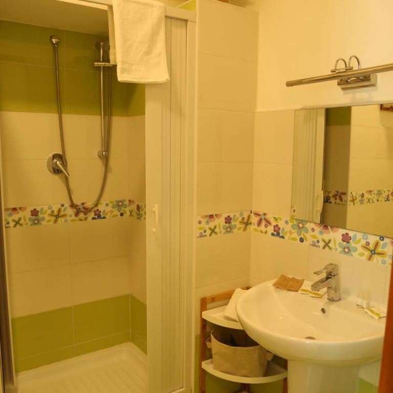 The Flower Garden - Camera Matrimoniale con Bagno Privato - 9
