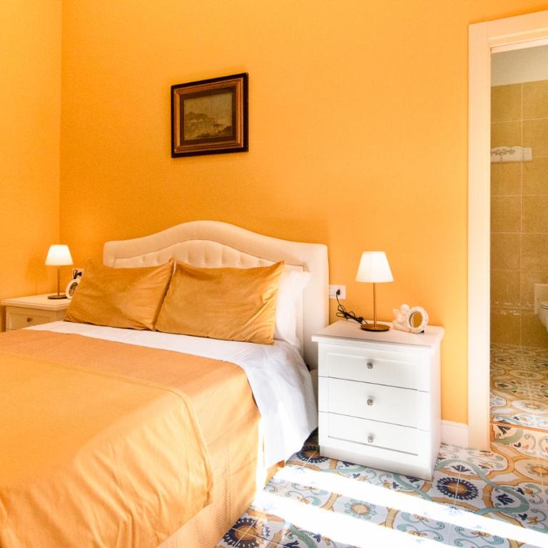 Guesthouse Adry in Naples - Camera Matrimoniale Superior - 14