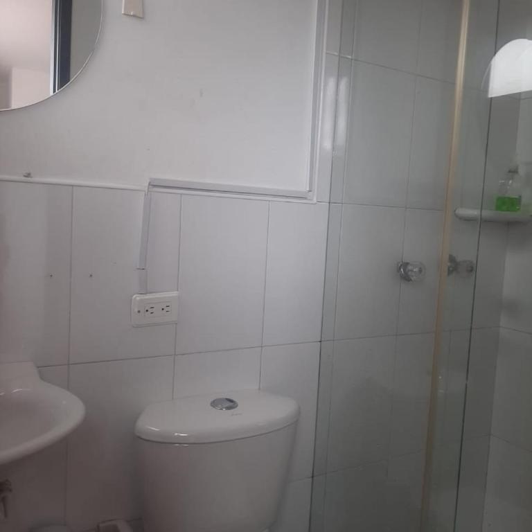 Corferias , Cerca Embajada Americana , Universidad Nacional , G 12 ,Movistar Arena Agora Habitaciones y Apartaestudios muy bien ubicado a 30 minutos del Aeropuerto - Habitación Doble Deluxe con bañera - 9