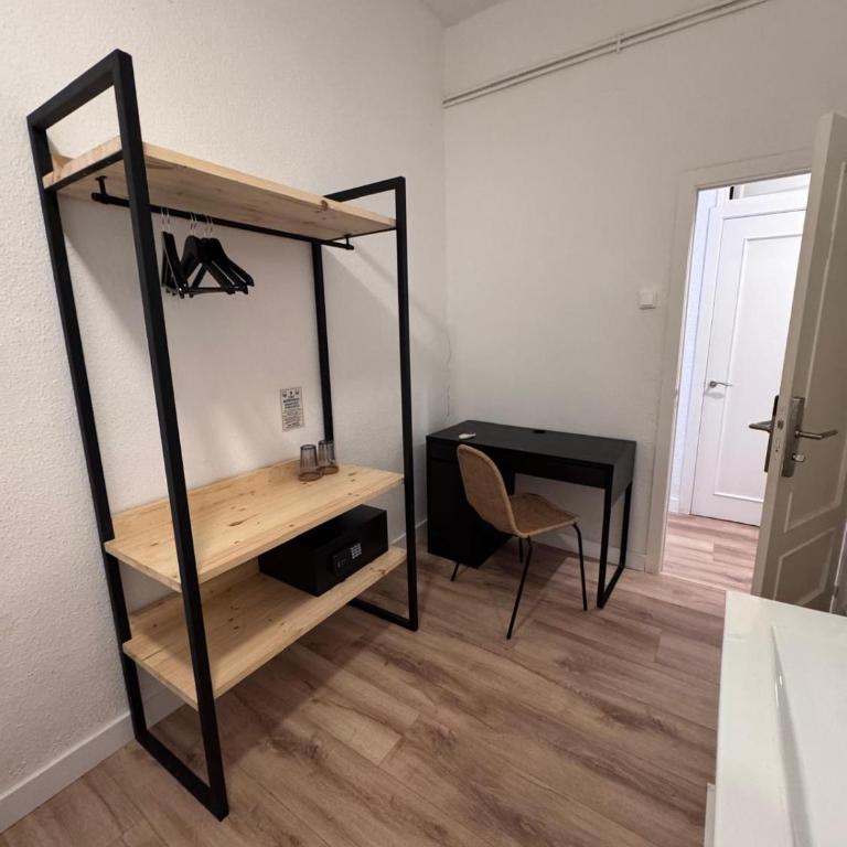 Calma House Barcelona - Double Room with Shared Bathroom - 18