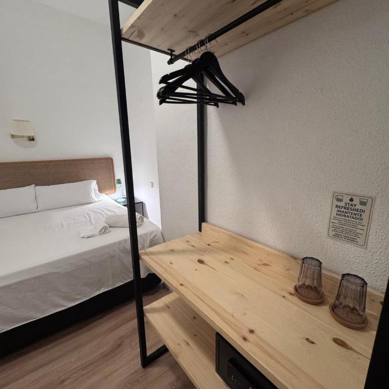 Calma House Barcelona - Double Room with Shared Bathroom - 14
