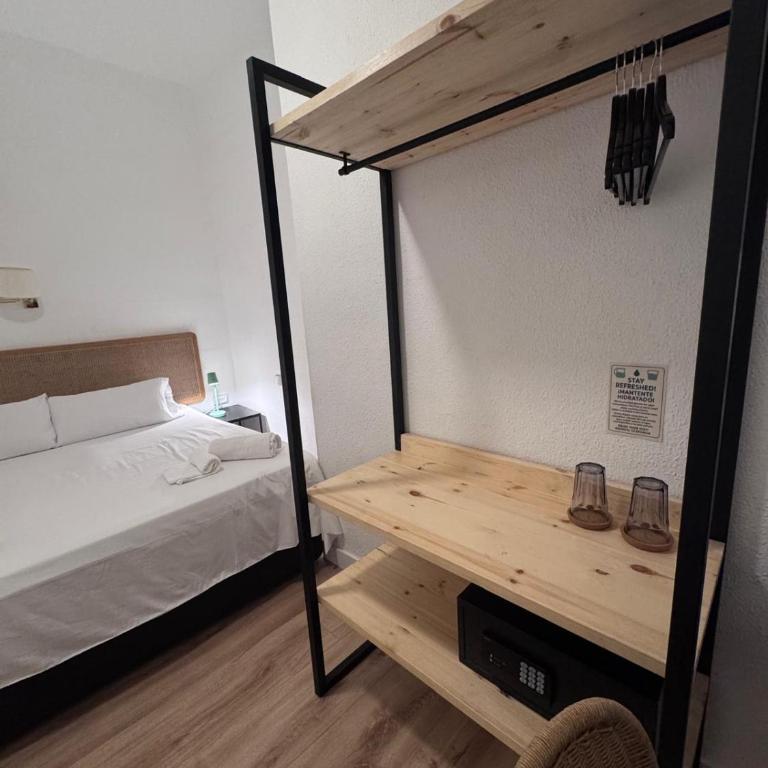 Calma House Barcelona - Double Room with Shared Bathroom - 16
