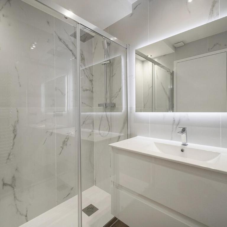 Modern 3BR with Patio, Walk to Beach and Croisette - Appartement 3 Chambres - 4