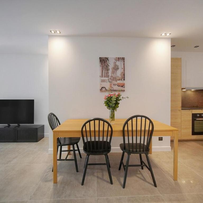 Modern 3BR with Patio, Walk to Beach and Croisette - Appartement 3 Chambres - 7