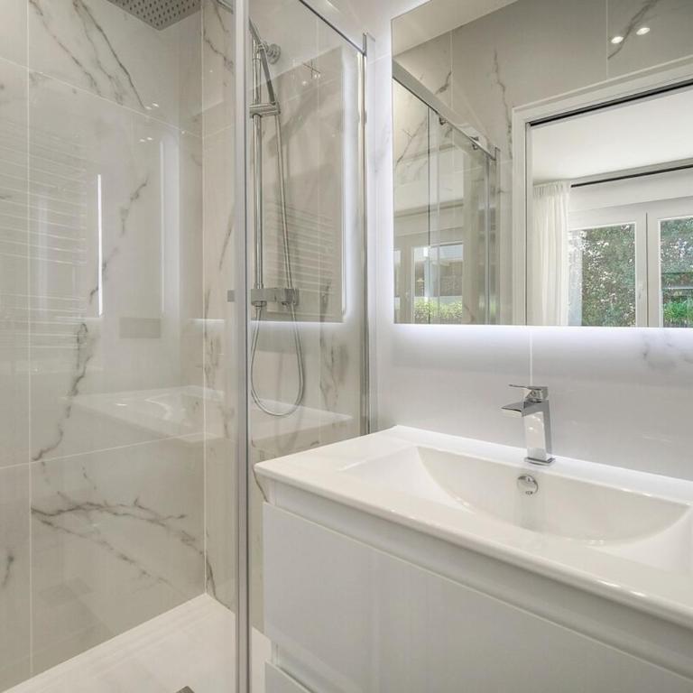 Modern 3BR with Patio, Walk to Beach and Croisette - Appartement 3 Chambres - 9