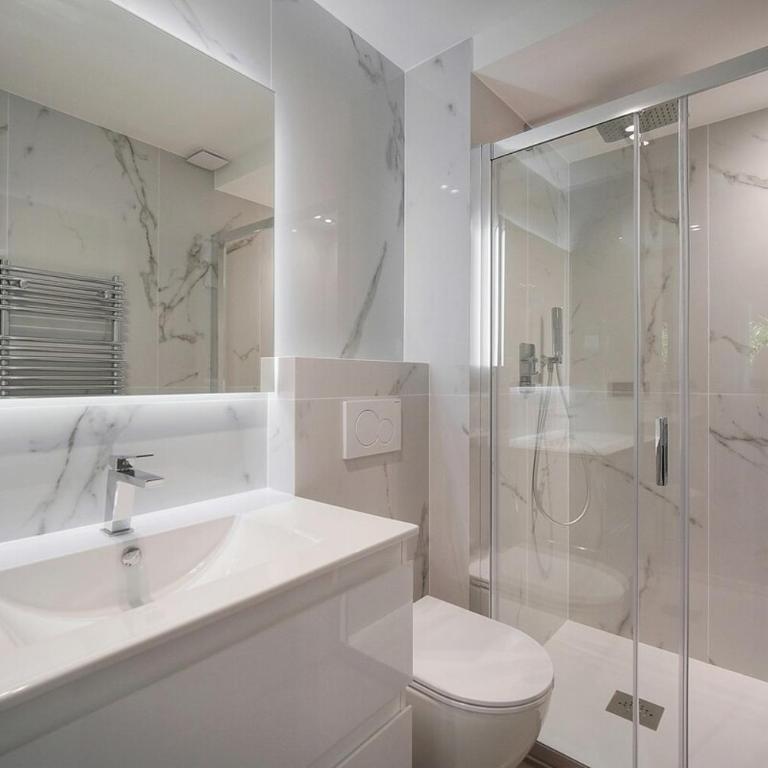 Modern 3BR with Patio, Walk to Beach and Croisette - Appartement 3 Chambres - 12