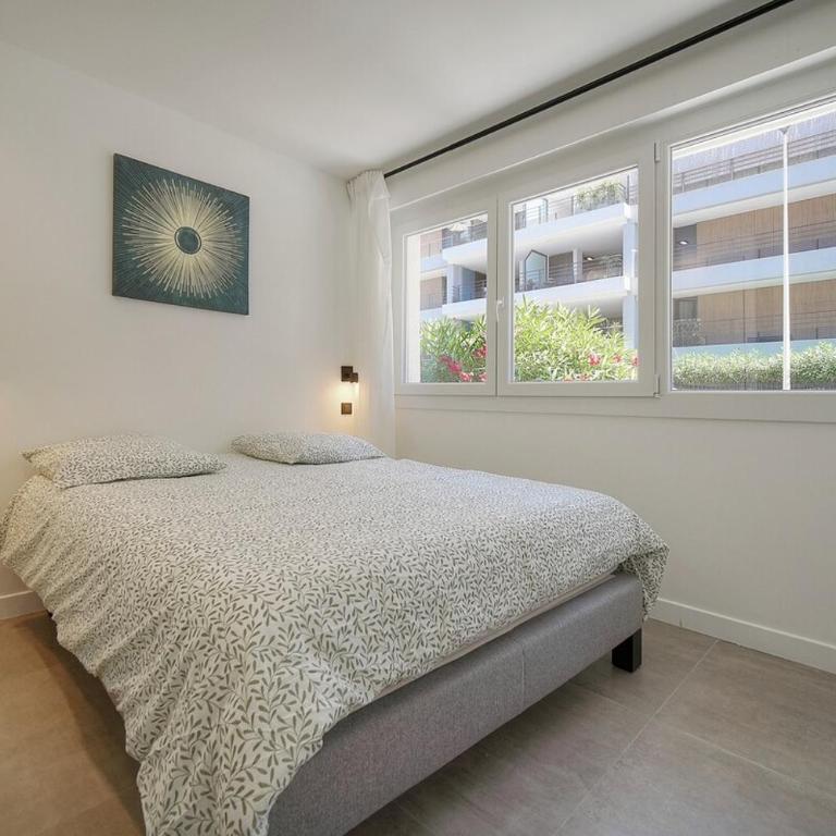 Modern 3BR with Patio, Walk to Beach and Croisette - Appartement 3 Chambres - 17
