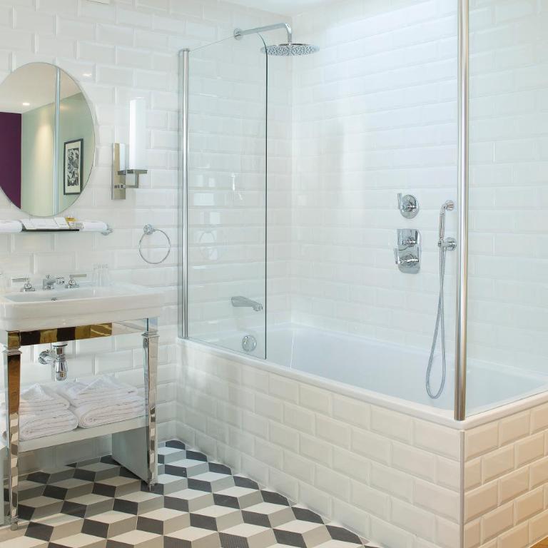 Monsieur Cadet Hotel & Spa - Chambre Double de Luxe - Accès Gratuit au Hammam - 12