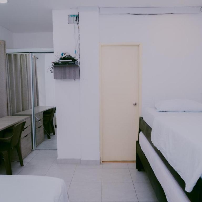 Dilla House - Quadruple Room with Balcony - 2