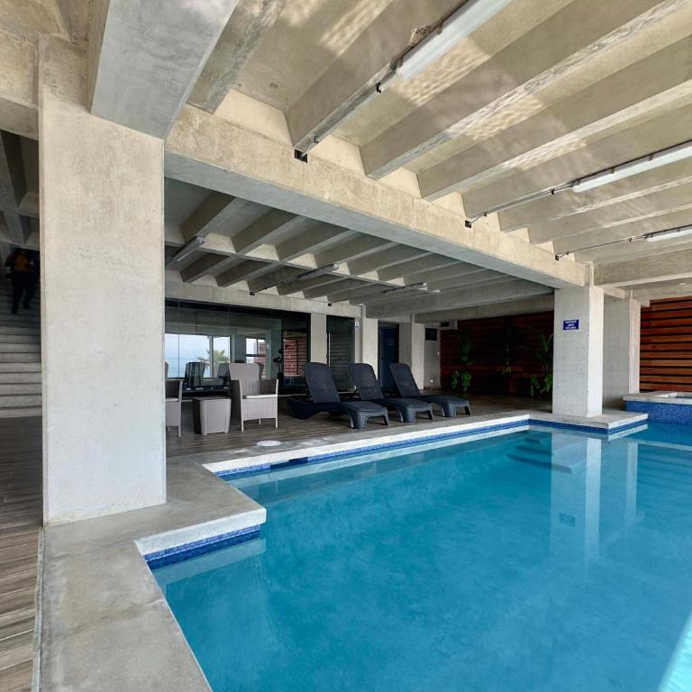Luxury Beachfront Condo 3BR 3BA with stunning views - Apartment - 34