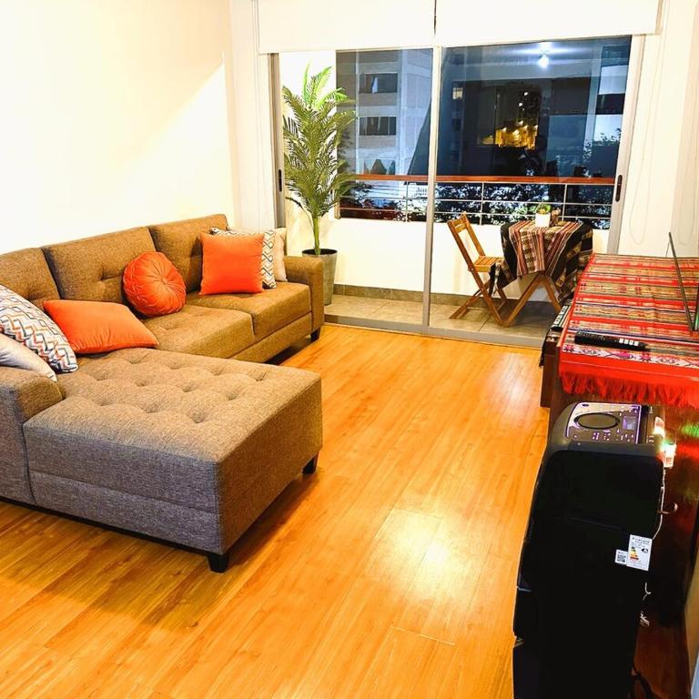 Departamento en Miraflores - Av Pardo Jose - Three-Bedroom Apartment - 1