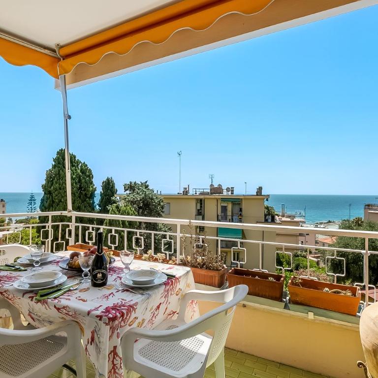 Owl House - Happy Rentals - Apartment with Terrace - 1