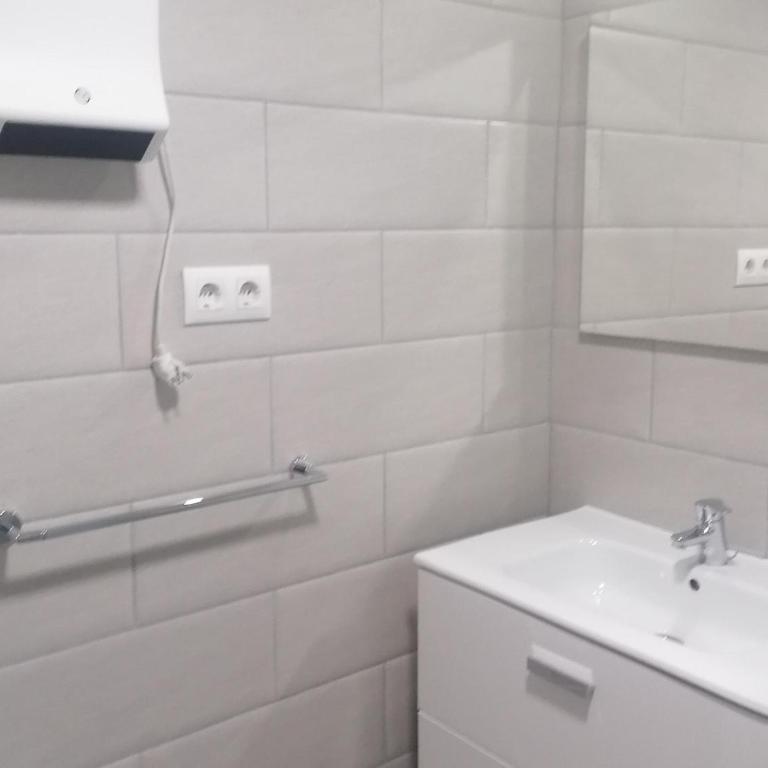 Apartamento en Roses, 2ª línea de playa, con terraza, WIFI y parking comunitario - ES-258-31 - Apartment - 26
