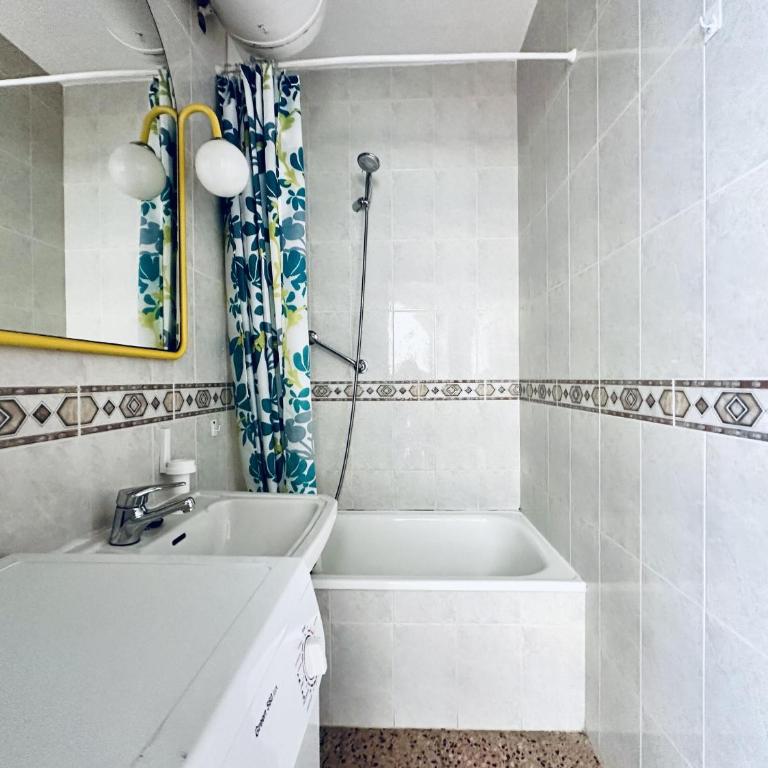 EL SOL. Tu hogar junto al mar – Apartamento cómodo para 5 personas en Roses. - ES-258-57 - Apartment - 16