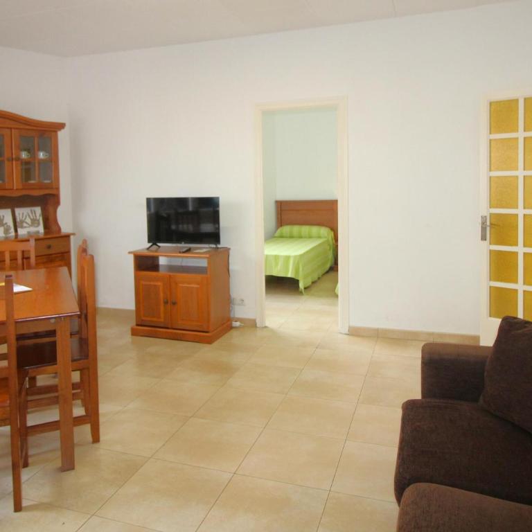 Apartamento renovado, céntrico y luminoso a 100m de la playa del Puerto, Llançà - ES-228-37 - Apartamento - 1