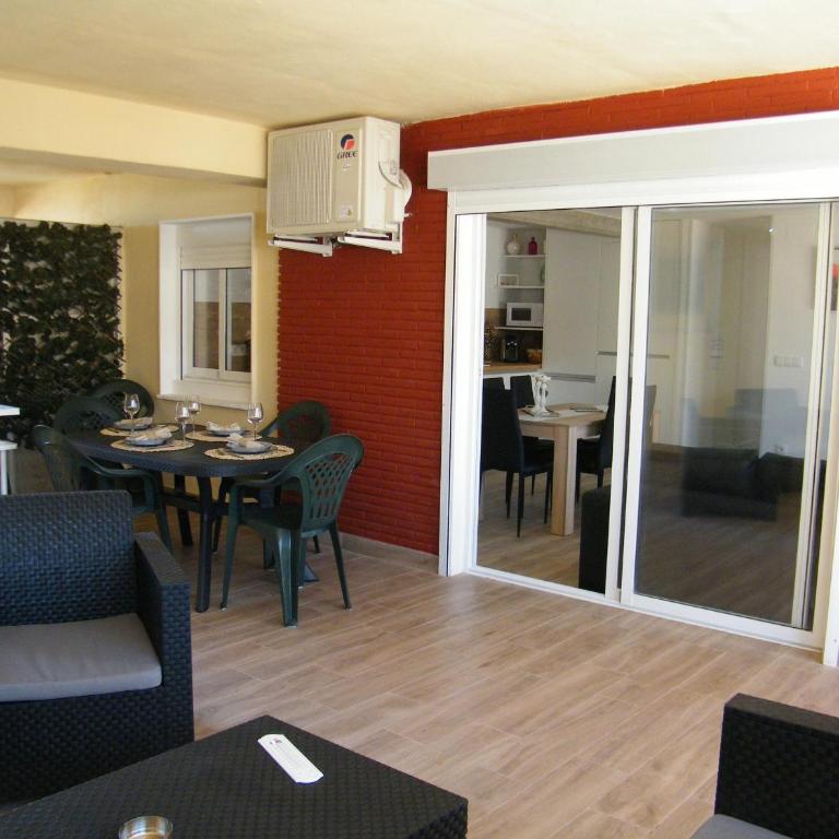 Playa de Gandía, apartamento renovado en primera línea con terraza, aire acondicionado y parking - ES-314-22 - Apartamento - 1