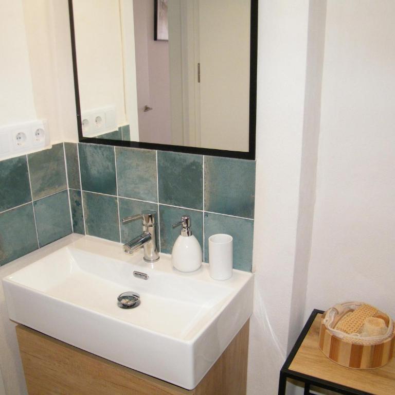Playa de Gandía, apartamento renovado en primera línea con terraza, aire acondicionado y parking - ES-314-22 - Apartamento - 27