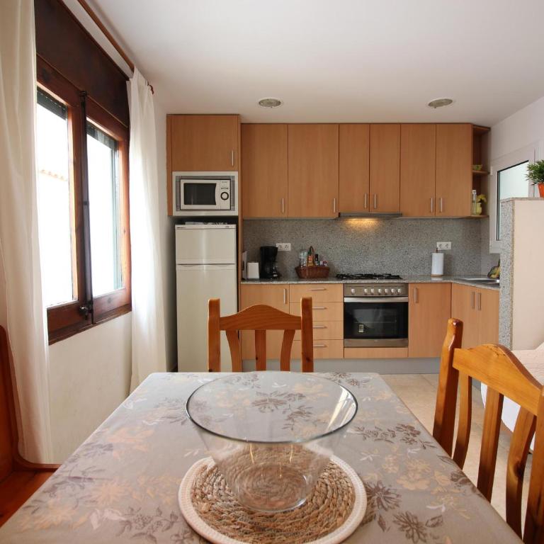 Apartamento céntrico en Roses, a 300m de la playa, con terraza solarium y WiFi. - ES-228-97 - Apartamento - 5