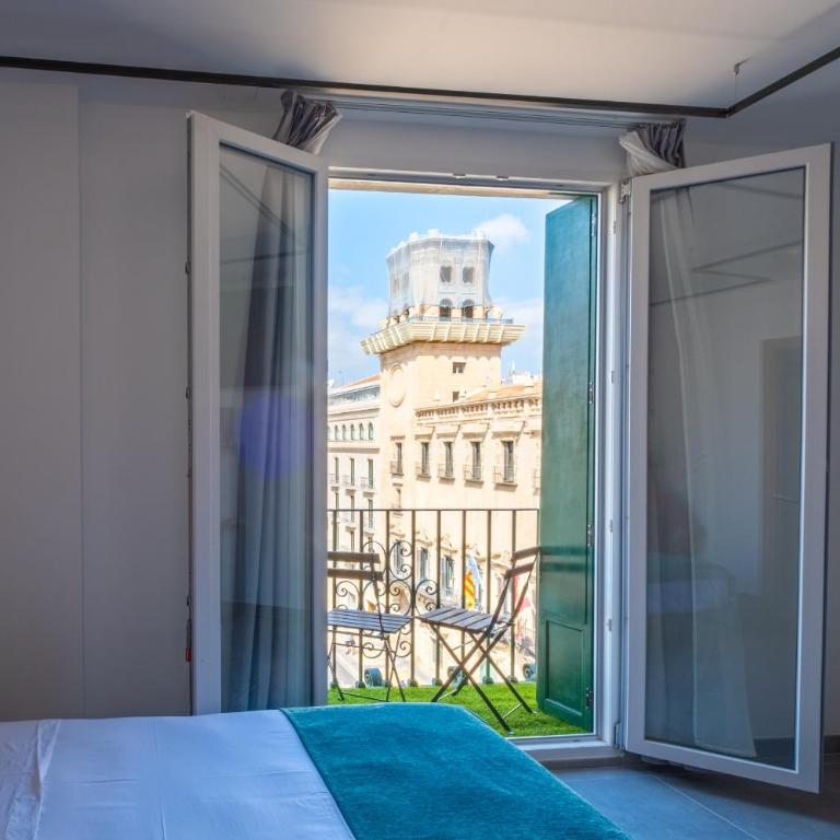 White Coast Suites - Deluxe Double Room with Balcony - 1