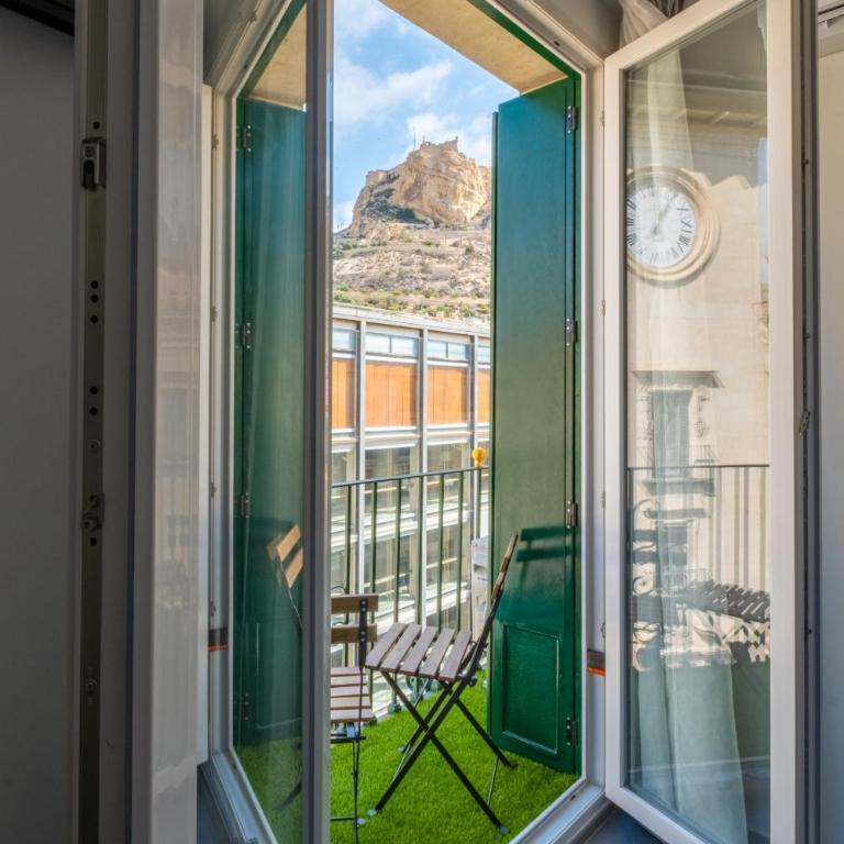 White Coast Suites - Deluxe Double Room with Castle View - 20