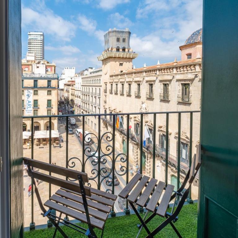 White Coast Suites - Deluxe Double Room with Castle View - 1
