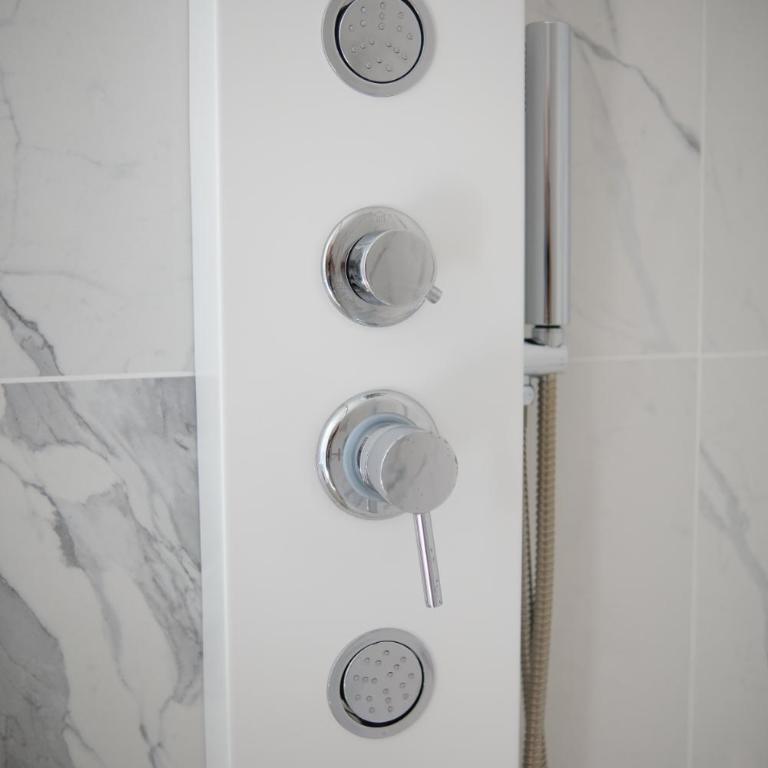 Nikitta Suite - Camera Matrimoniale con Bagno Privato - 2