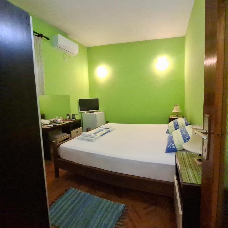 Marko Apartments - Dvokrevetna Soba sa Bračnim Krevetom i Pogledom na More - 3