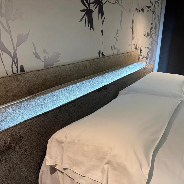 Relais Stibbert Florence - Deluxe Suite with Spa Bath - 2