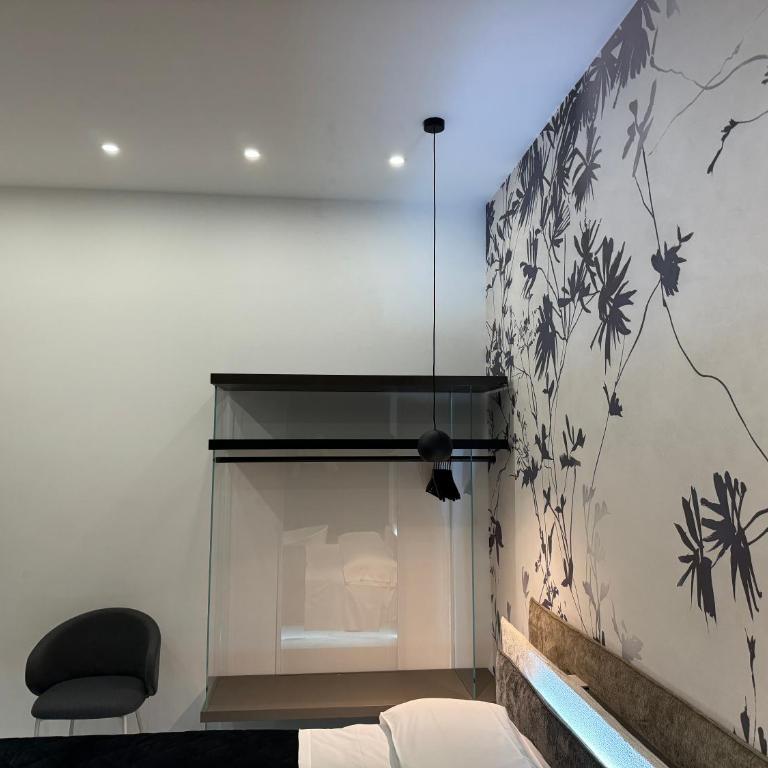 Relais Stibbert Florence - Deluxe Suite with Spa Bath - 8