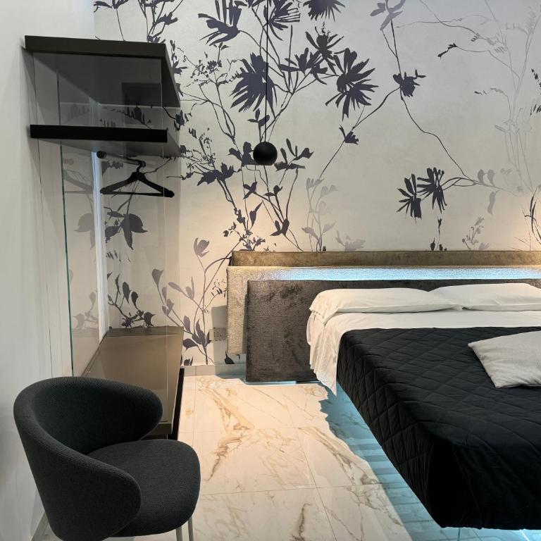 Relais Stibbert Florence - Deluxe Suite with Spa Bath - 9