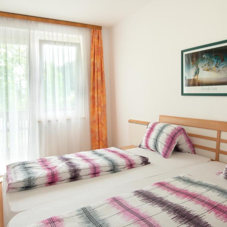 Bed & Breakfast Eckwirt - Doppelzimmer mit Balkon - 2