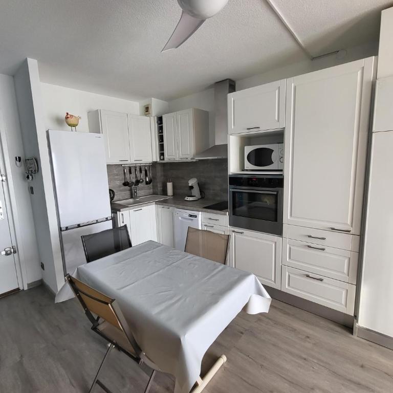Studio calme à 5 mn en voiture de la mer avec garage - Appartement - 12