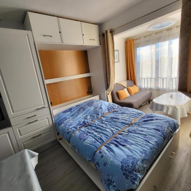 Studio calme à 5 mn en voiture de la mer avec garage - Appartement - 15
