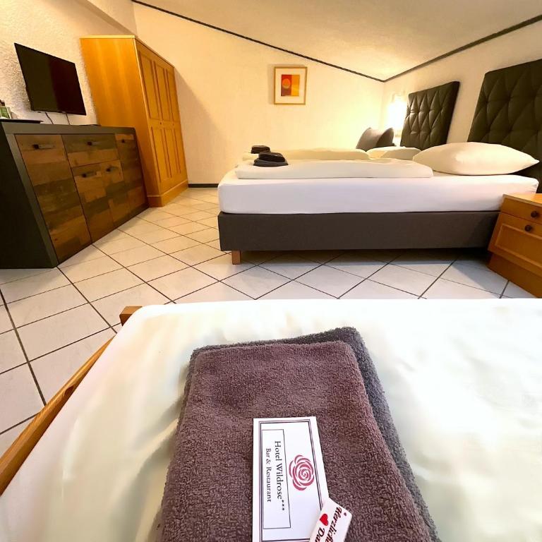 Hotel Wildrose - Standard Dreibettzimmer - 3