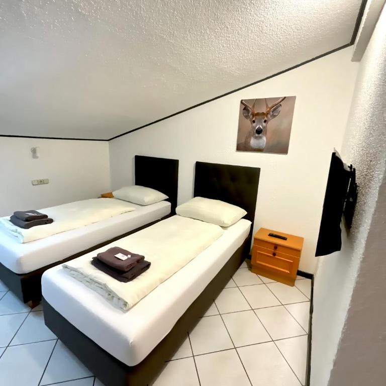 Hotel Wildrose - Zweibettzimmer - 1