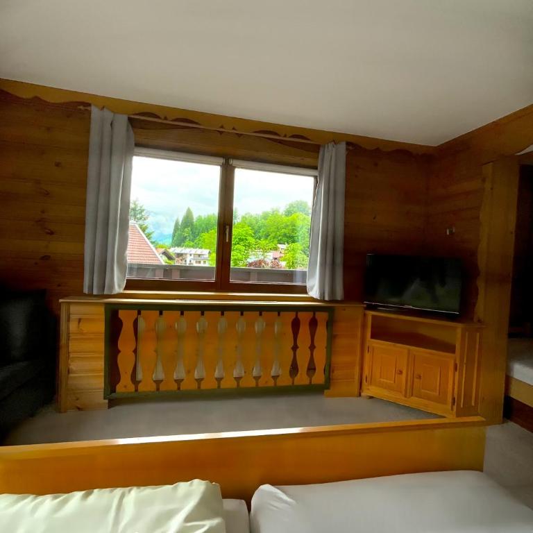 Hotel Wildrose - Dreibettzimmer mit Balkon - 1