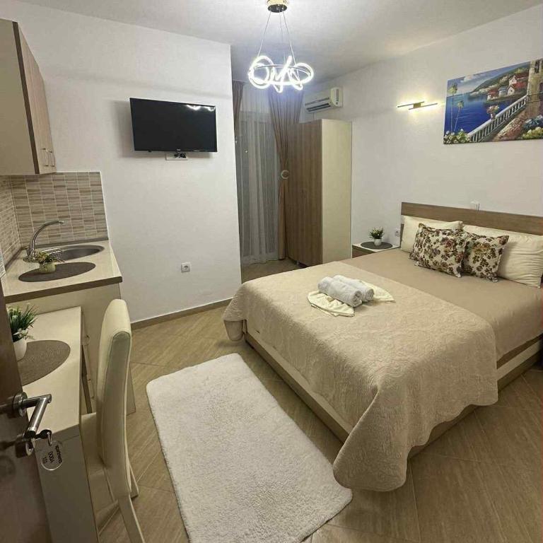 Villa Doda - Donji Stoj - Ulcinj - Dvokrevetna Soba sa Bračnim Krevetom i Balkonom - 1