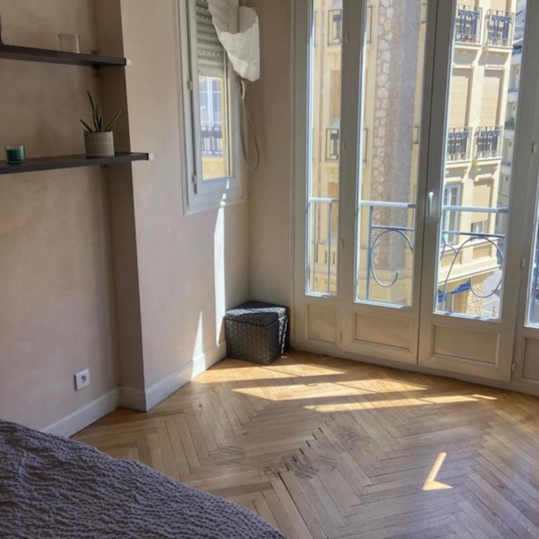 Nice 56m with balcony in rotunda near the sea - Appartement - 15