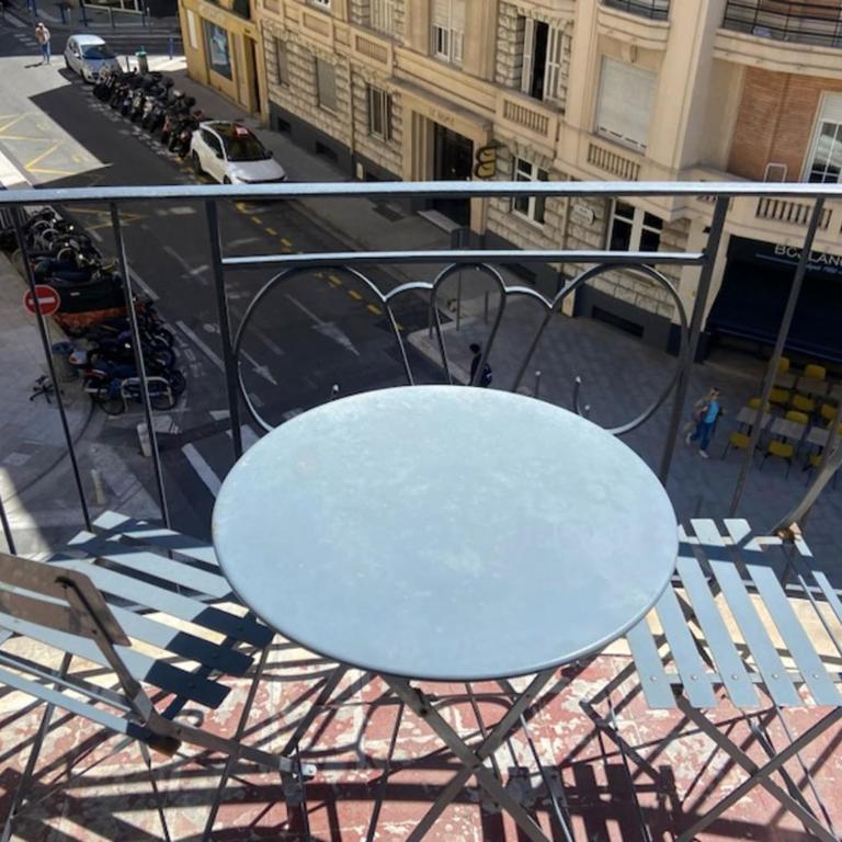 Nice 56m with balcony in rotunda near the sea - Appartement - 18