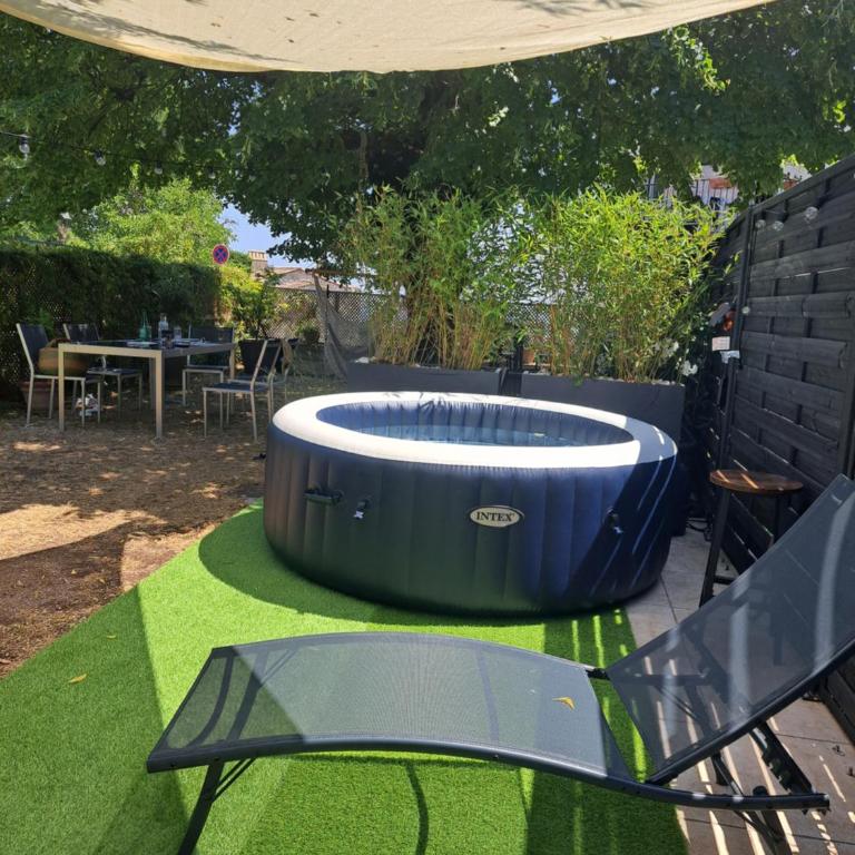 Maison sommet village avec jardin jacuzzi vue - Appartement 2 Chambres - 6