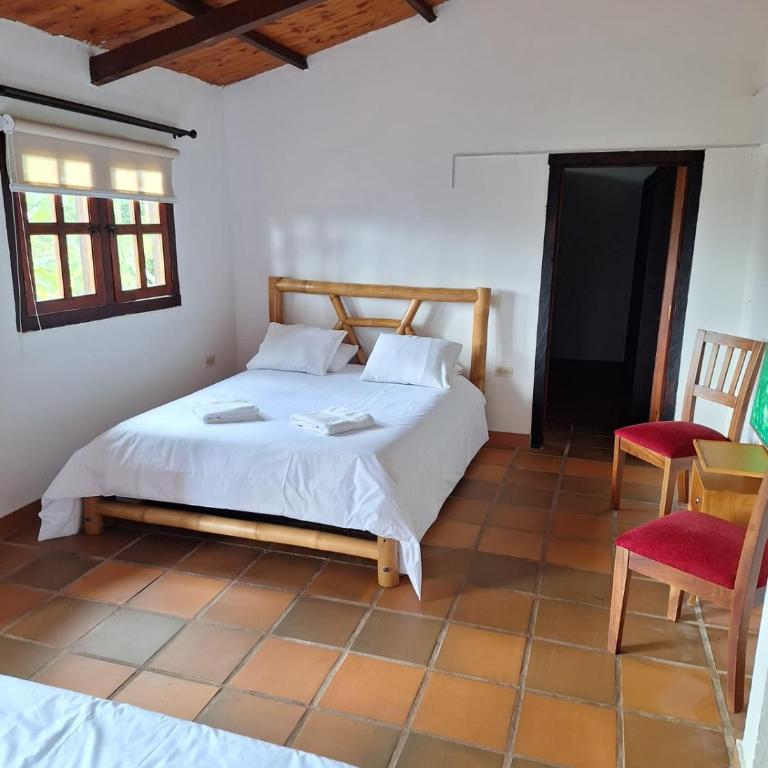 Nordico Hotel y Restaurante - Habitación cuádruple - 1