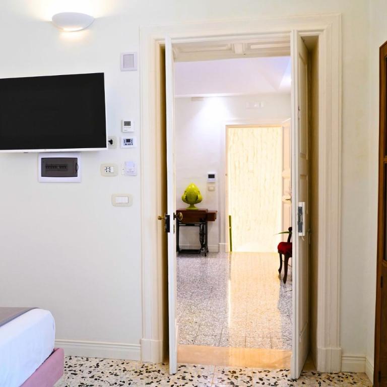 Palazzo Sozzi Luxury - ANTICO SPLENDORE nel CUORE di OSTUNI - King Room with Spa Bath - 24