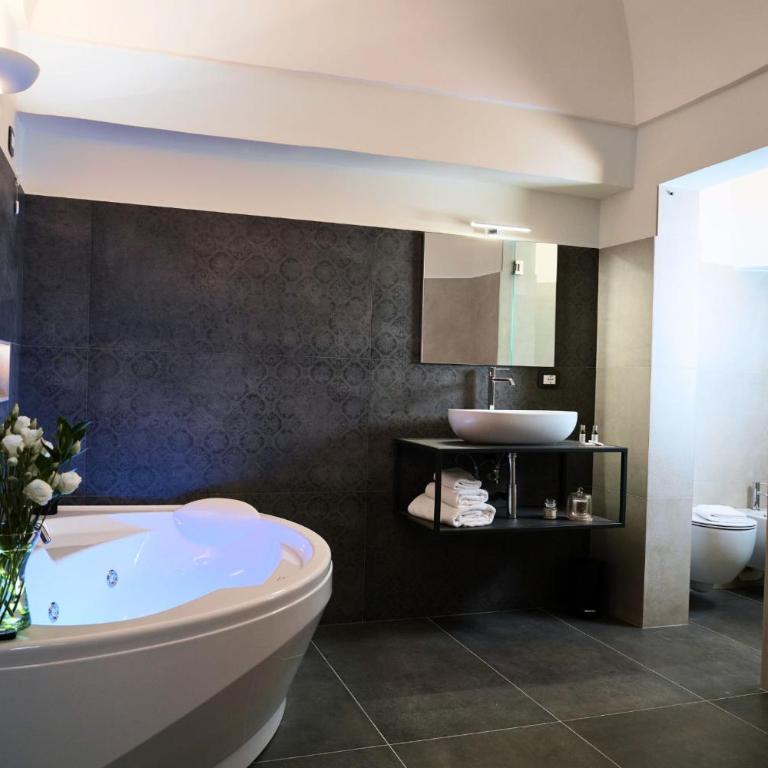 Palazzo Sozzi Luxury - ANTICO SPLENDORE nel CUORE di OSTUNI - King Room with Spa Bath - 31