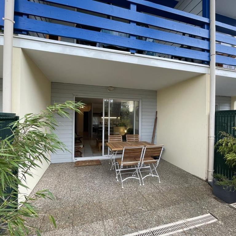 Agréable T2 avec piscine et parking dans résidence - Appartement 1 Chambre - 9