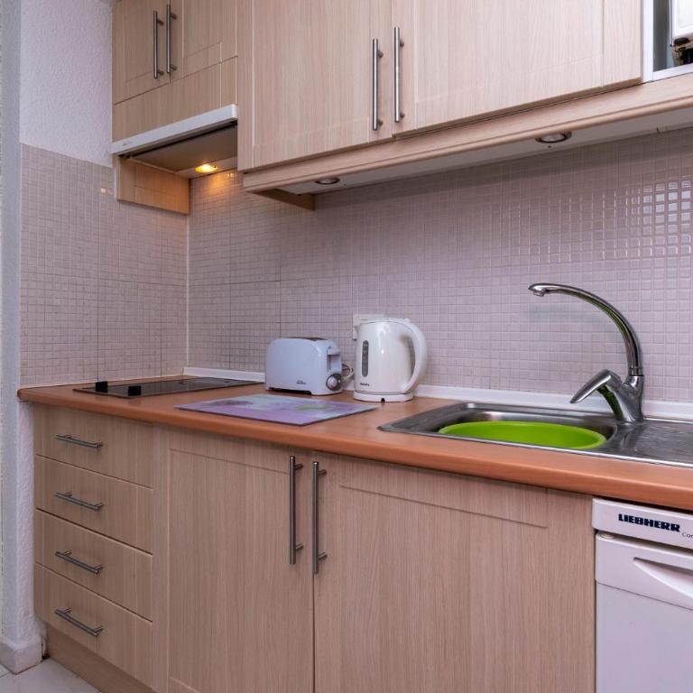 Tranquil Studio Apartment Communal Heated Pool - Estudio con balcón - 7