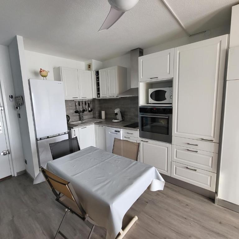 Studio calme à 5 mn en voiture de la mer avec garage - Appartement - 7