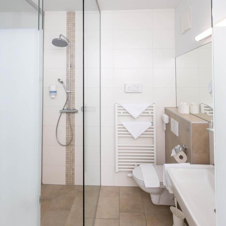 Hotel Garni Wurzer - Doppelzimmer mit Seeblick - 3