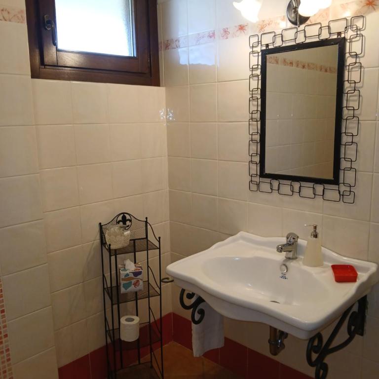 Agriturismo Le Quattro Stagioni - Camera Quadrupla con Bagno Privato - 2