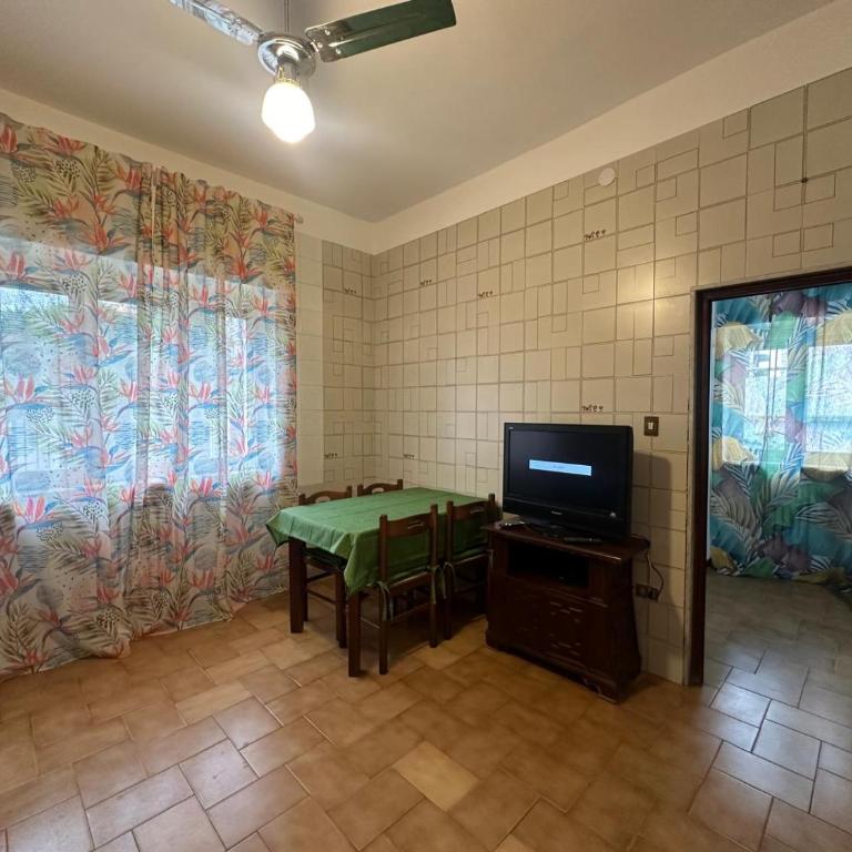 Bari Lory's Rooms - Family Room with Private Bathroom - 11