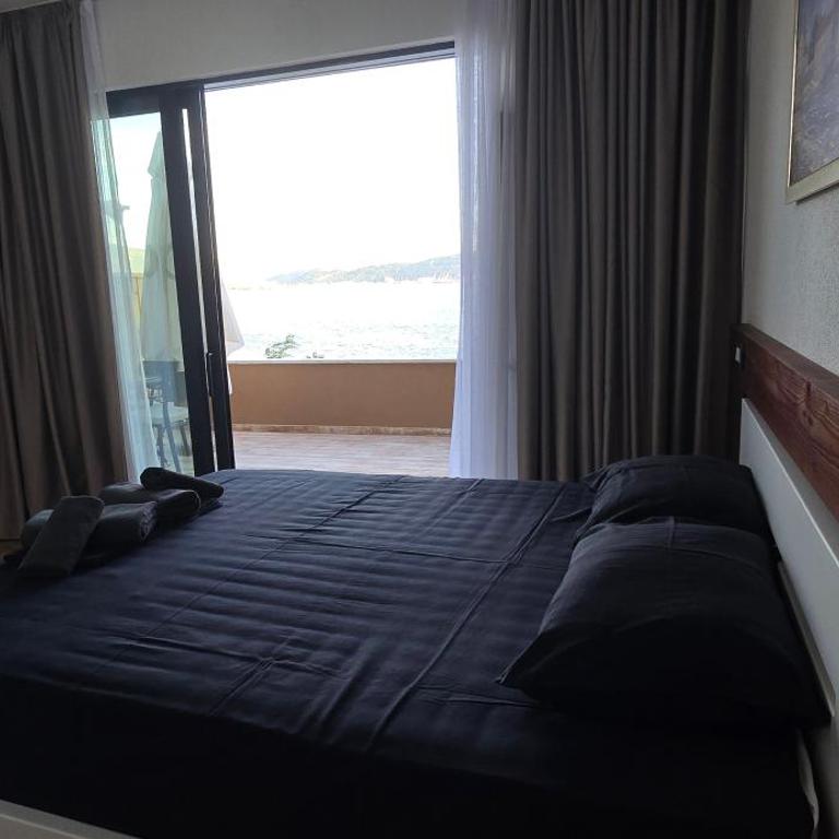 Beachfront Blue Panorama - Apartment with Sea View - 5